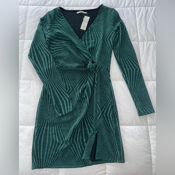 Francesca's Collections Dresses & Skirts - Francesca’s green shimmer long sleeve dress. Never worn, new with tags.